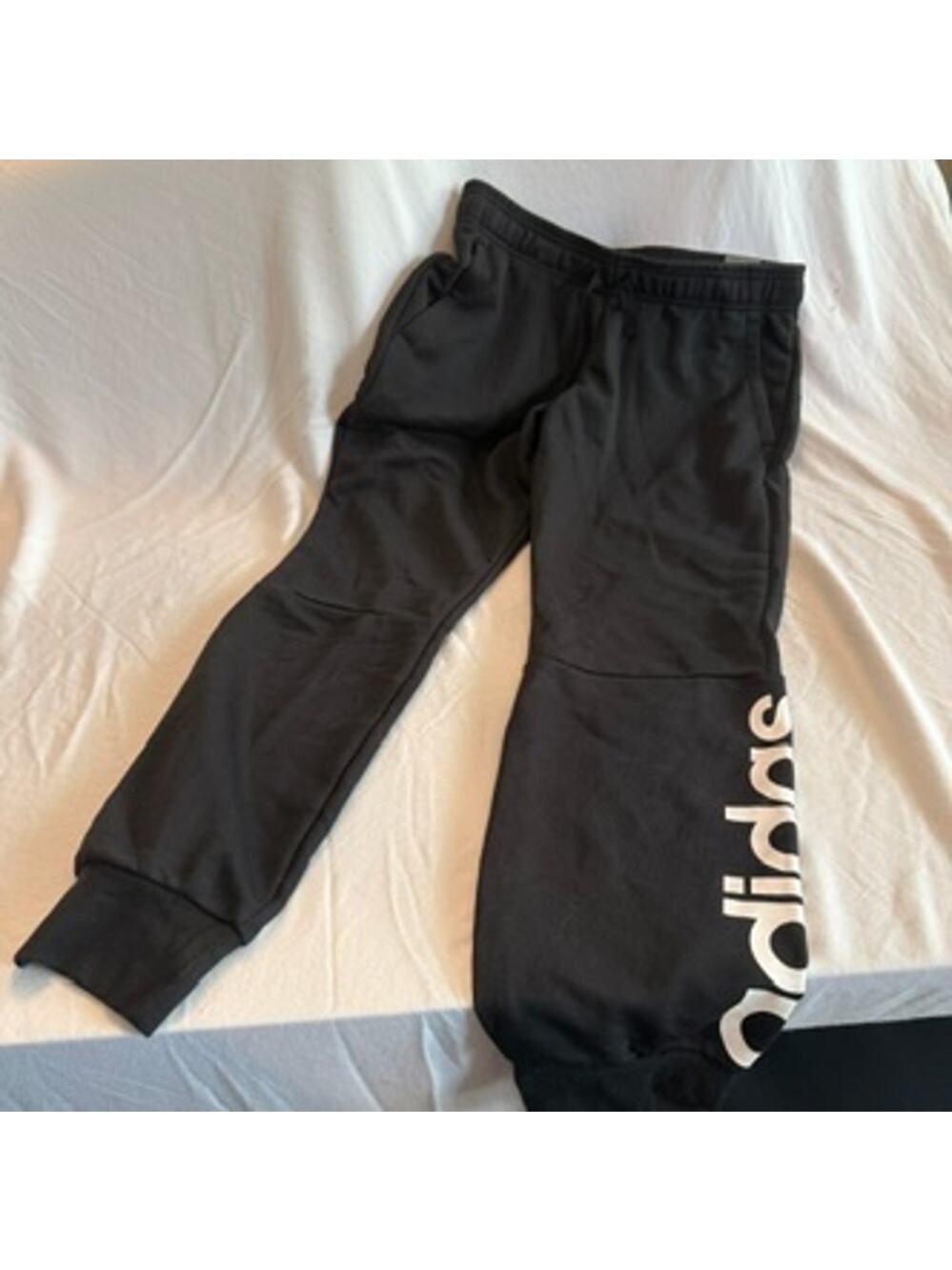 NWT new Adidas ess lin sweatpants size medium